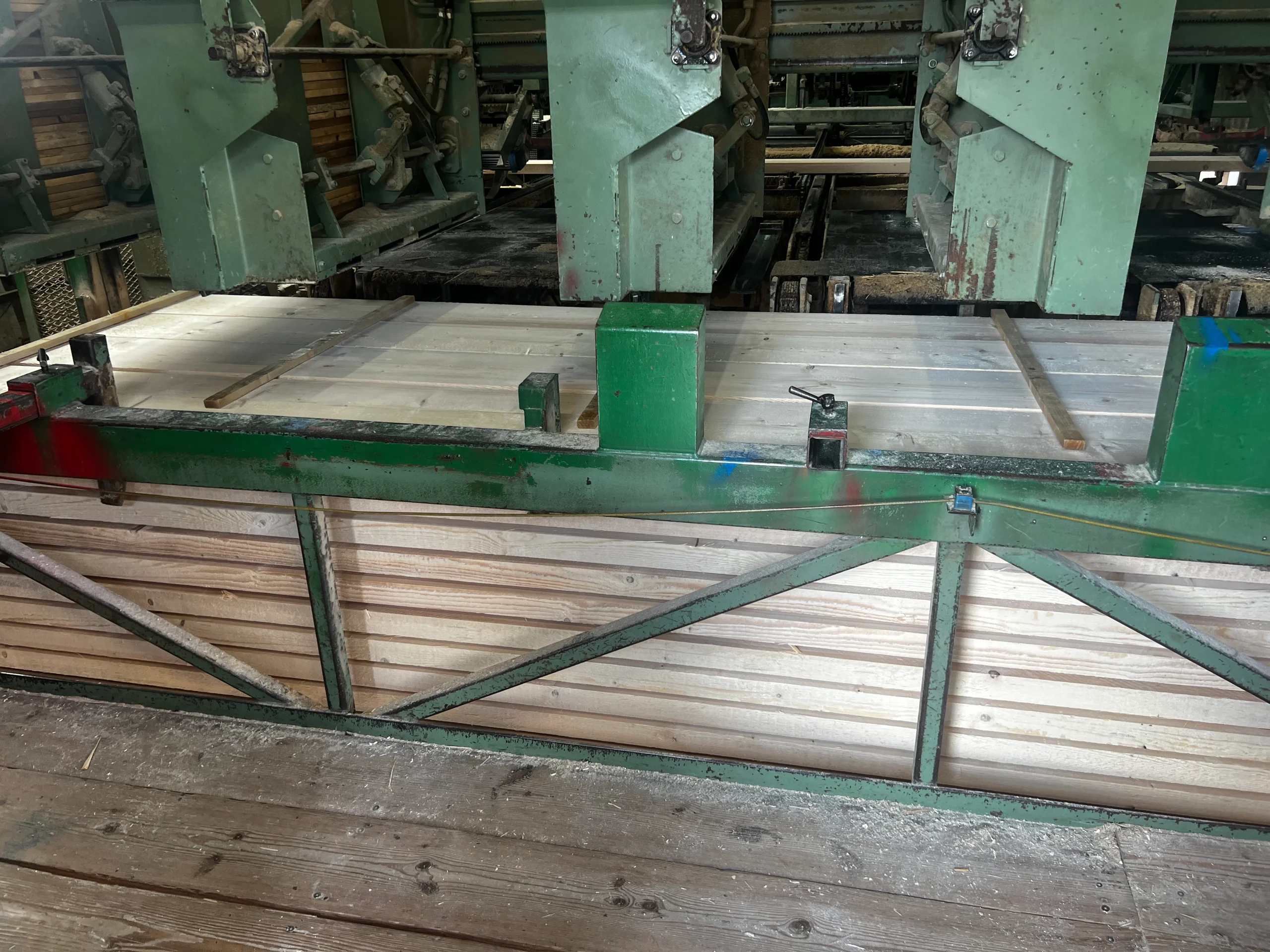 Lumber sorting line - Image 16